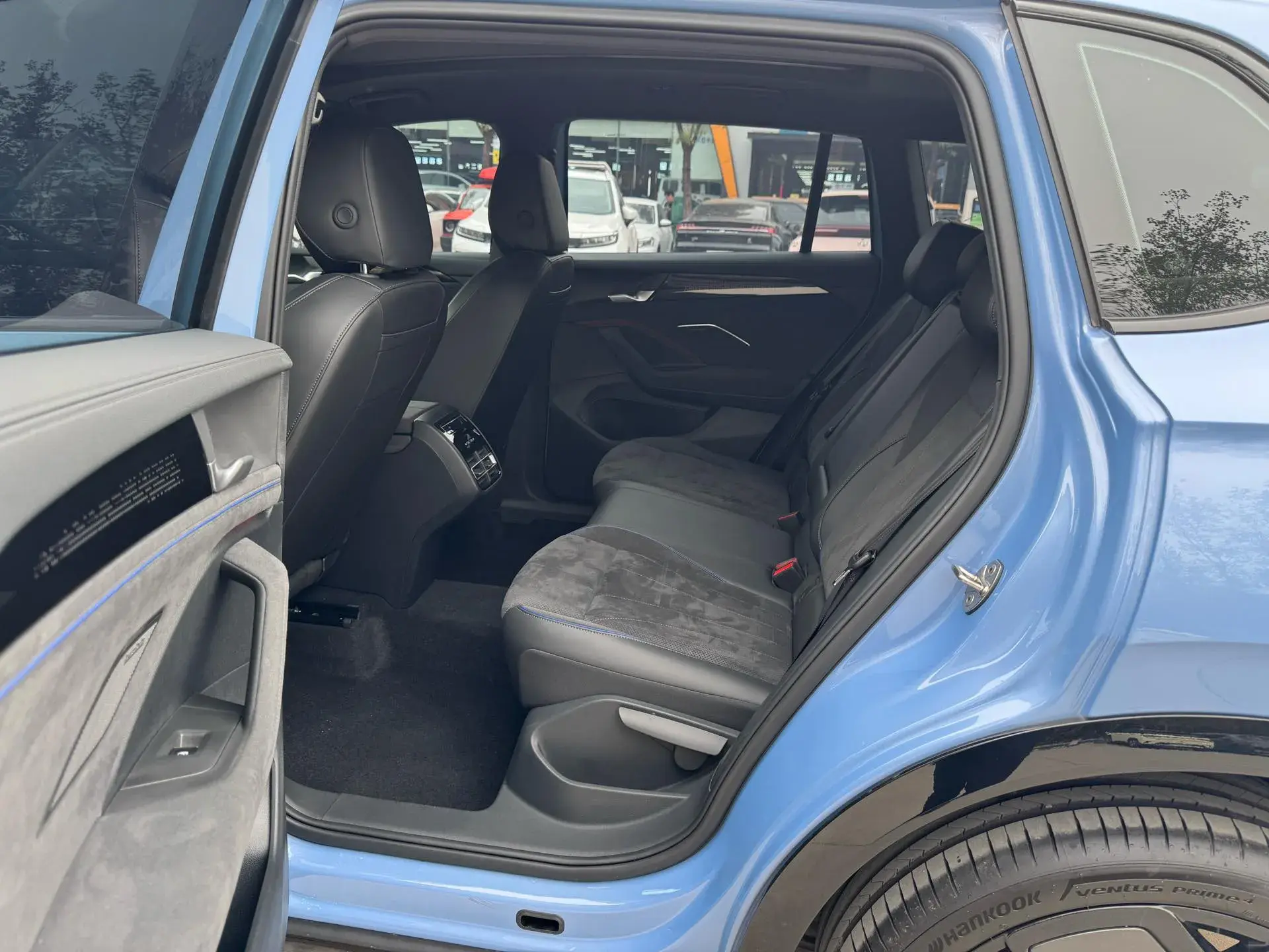 2024 VOLKSWAGEN TIGUAN thumbnail 4