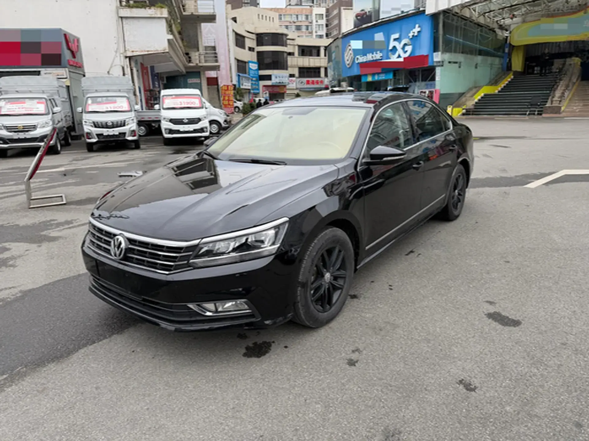 2017 VOLKSWAGEN PASSAT view 1