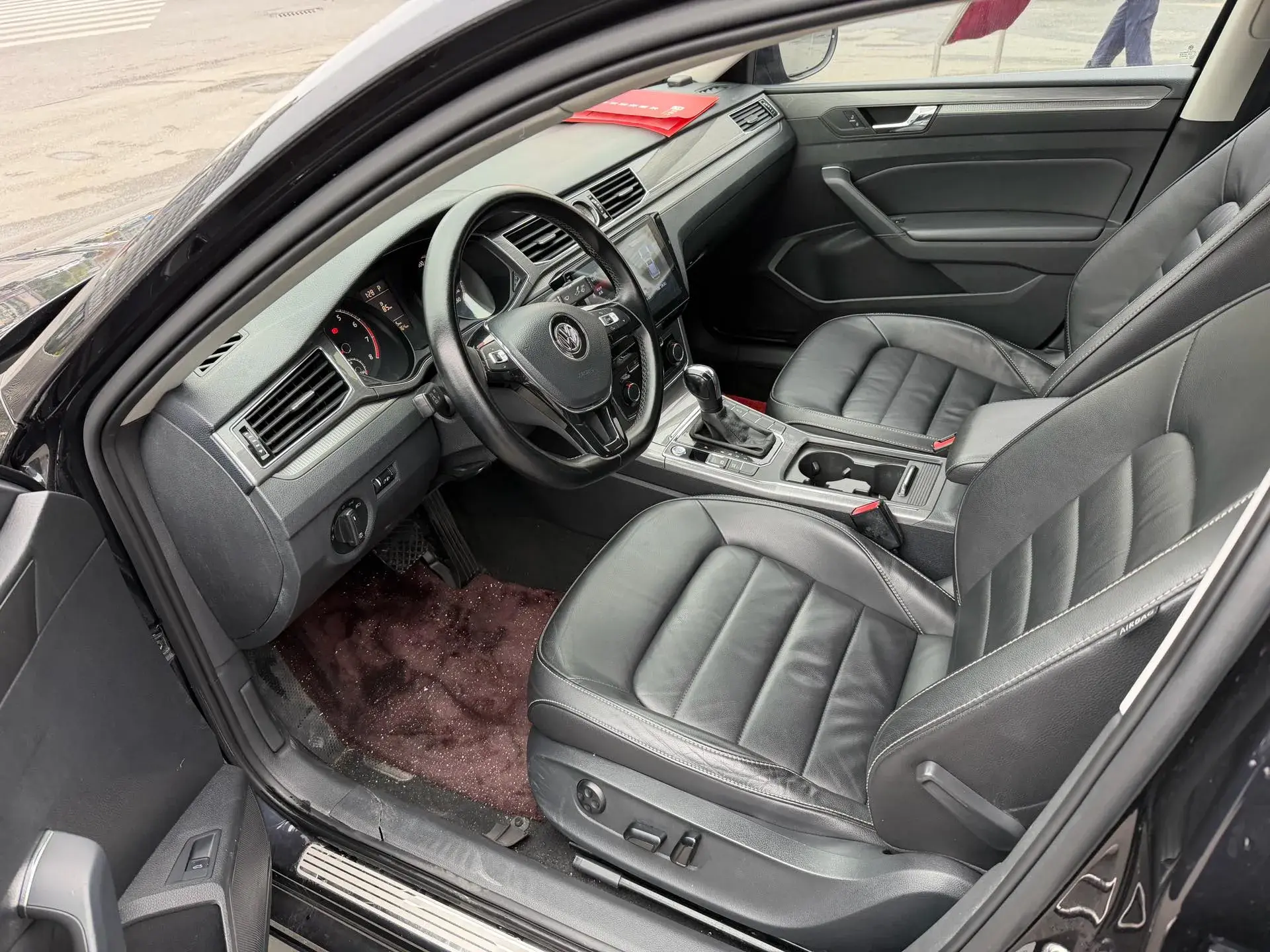 2017 VOLKSWAGEN PASSAT thumbnail 3