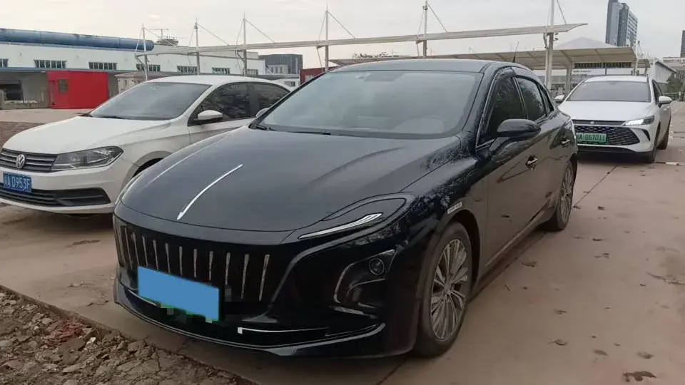 2024 HONGQI E-QM5 view 1