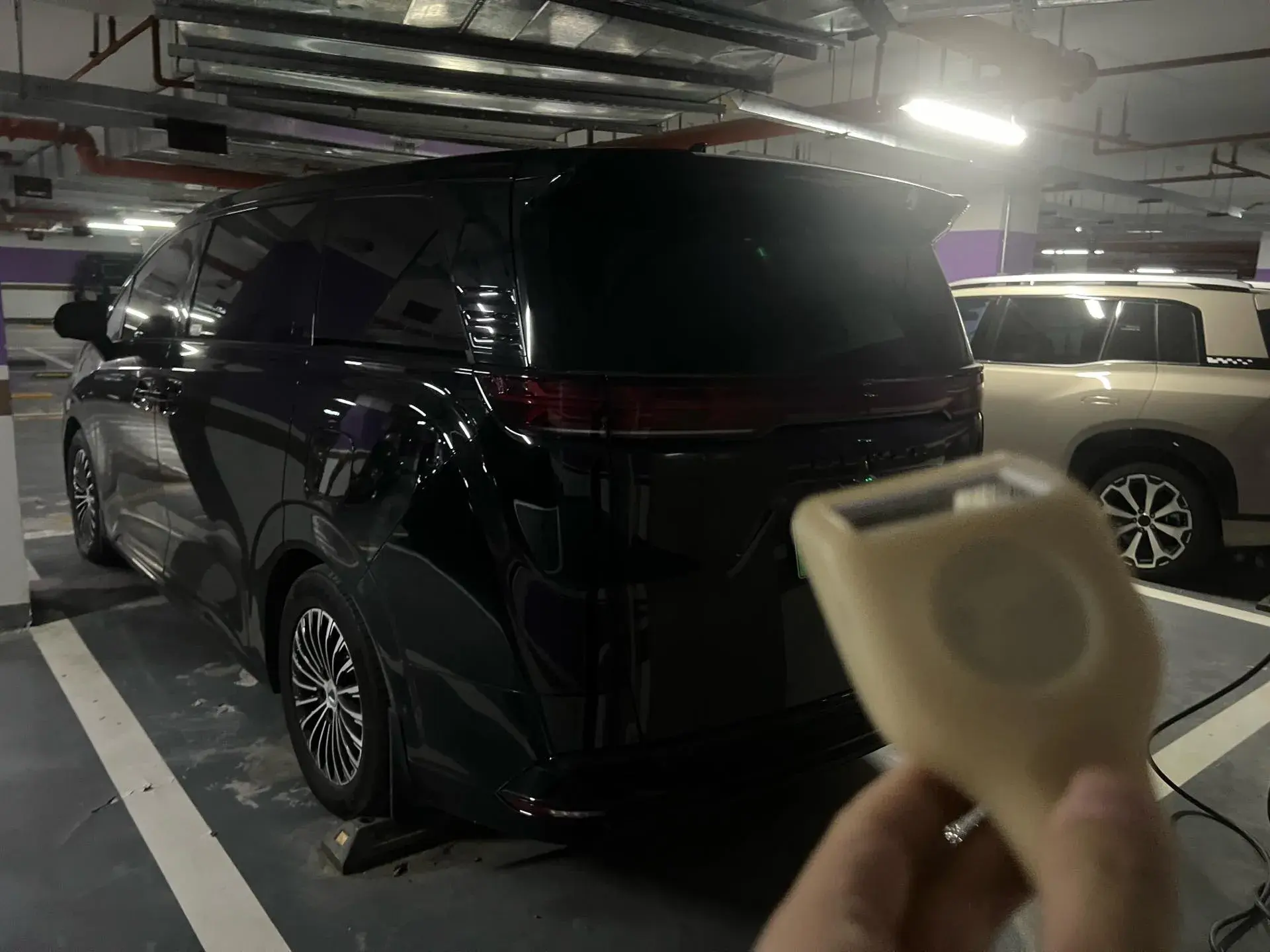 2022 DENZA D9 thumbnail 2