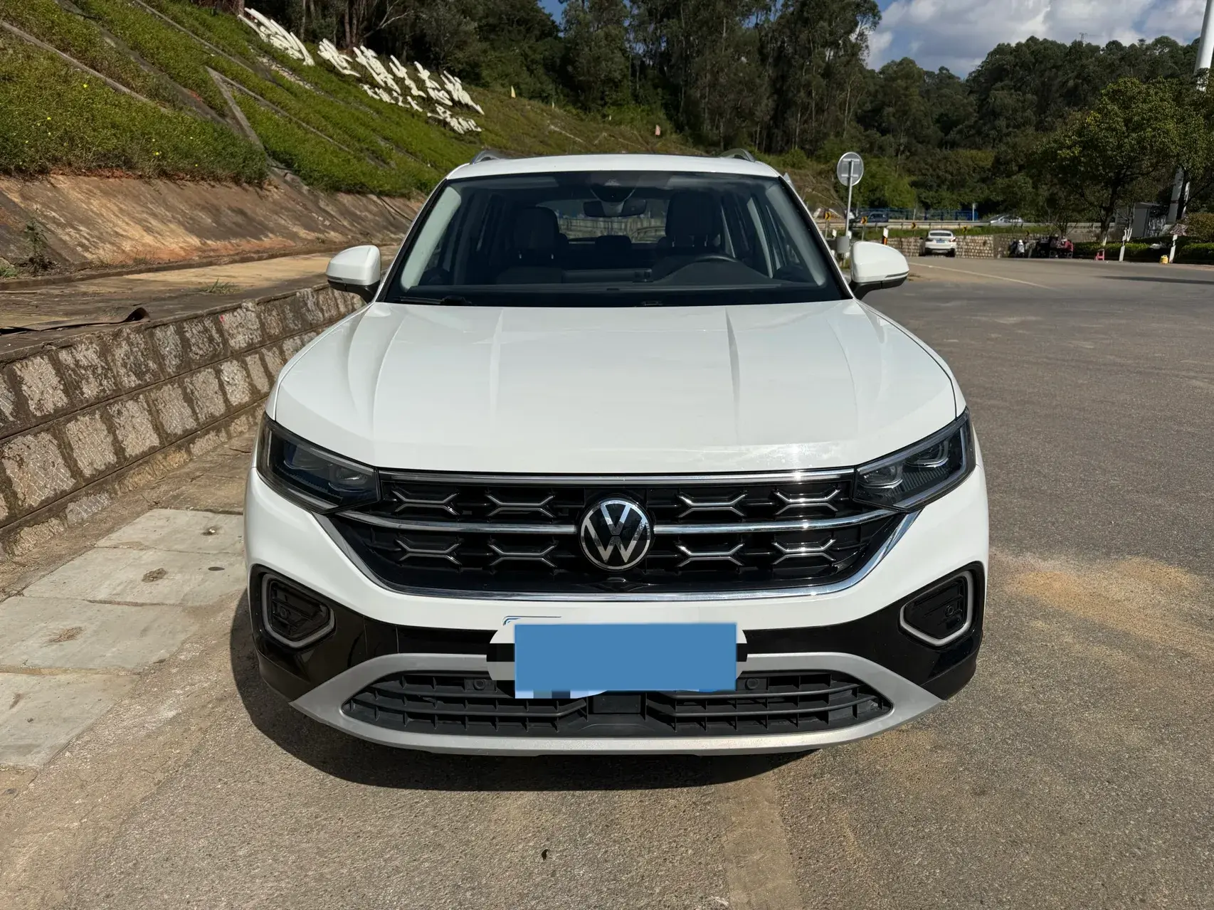 2023 VOLKSWAGEN TAYRON thumbnail 2