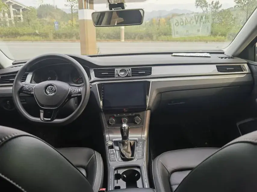 2015 VOLKSWAGEN PASSAT thumbnail 4