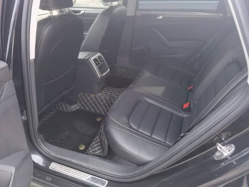 2015 VOLKSWAGEN PASSAT thumbnail 3