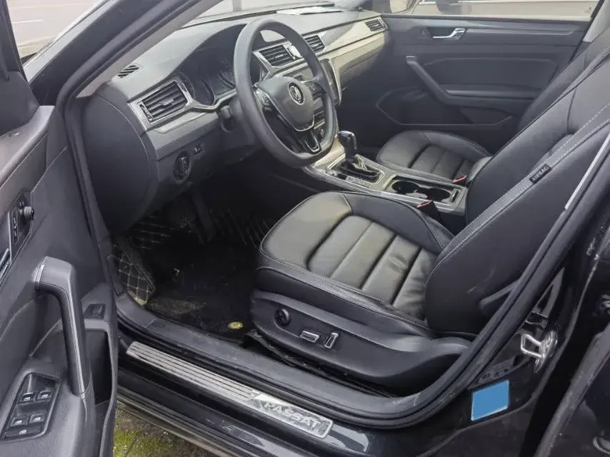 2015 VOLKSWAGEN PASSAT thumbnail 2