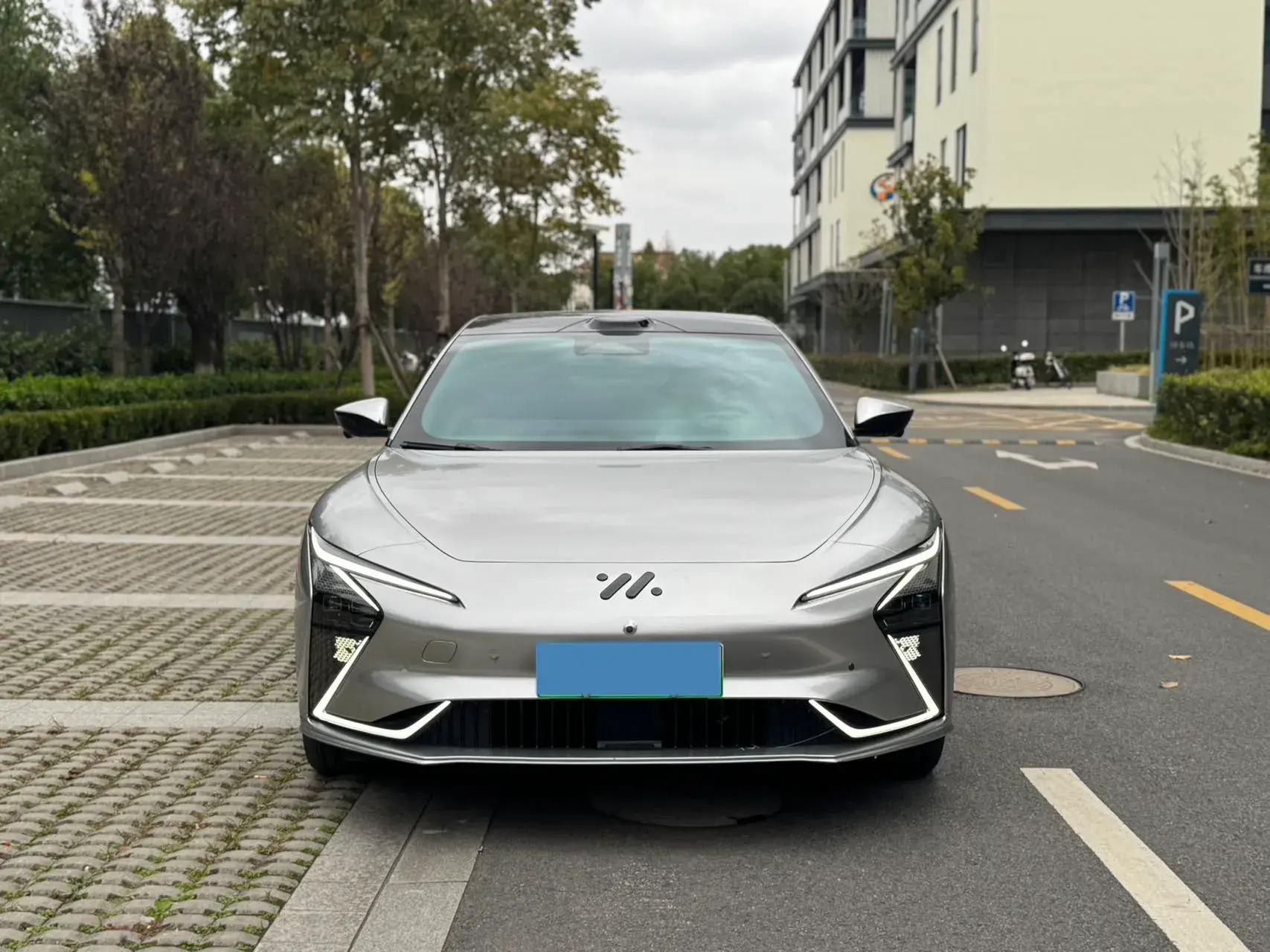 2022 IM L7 thumbnail 2