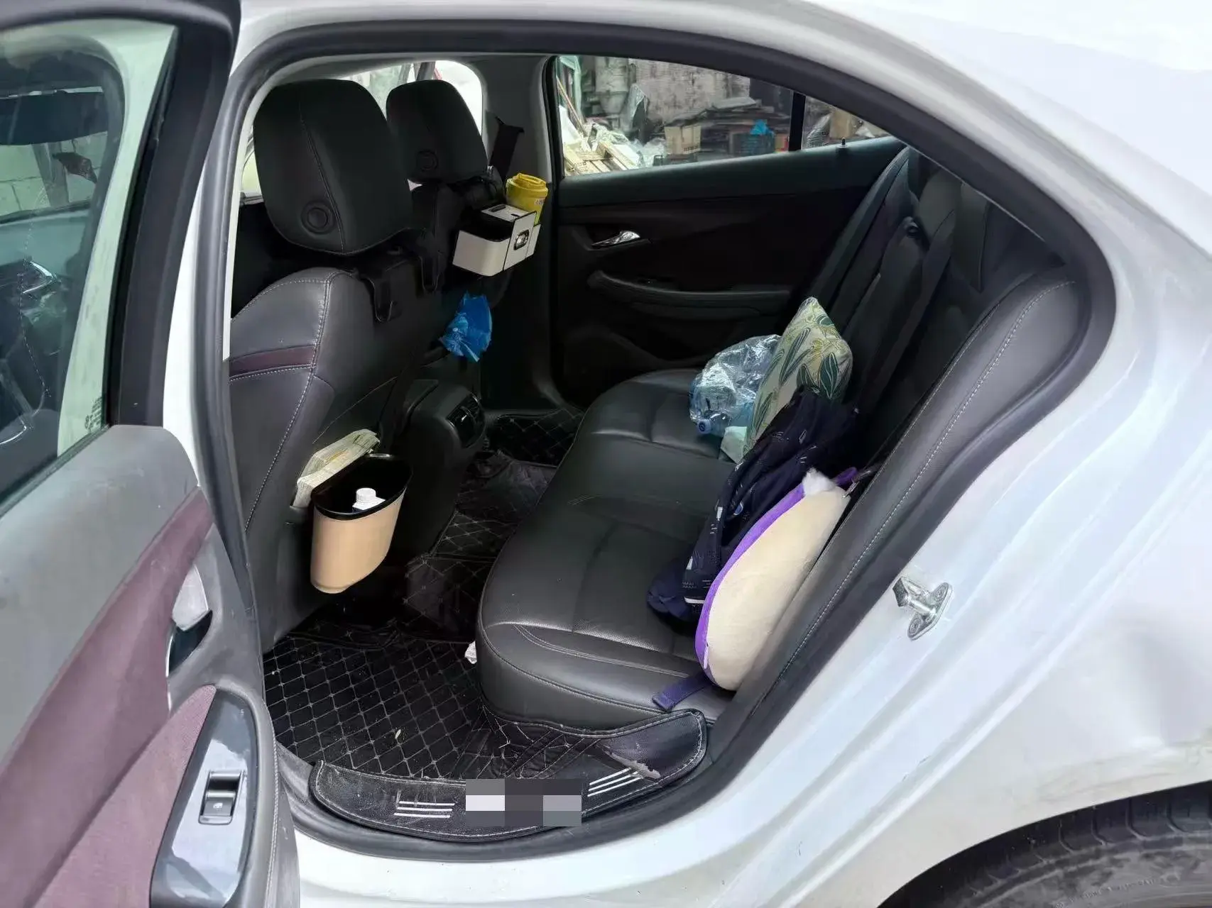 2018 CHEVROLET MALIBU thumbnail 3