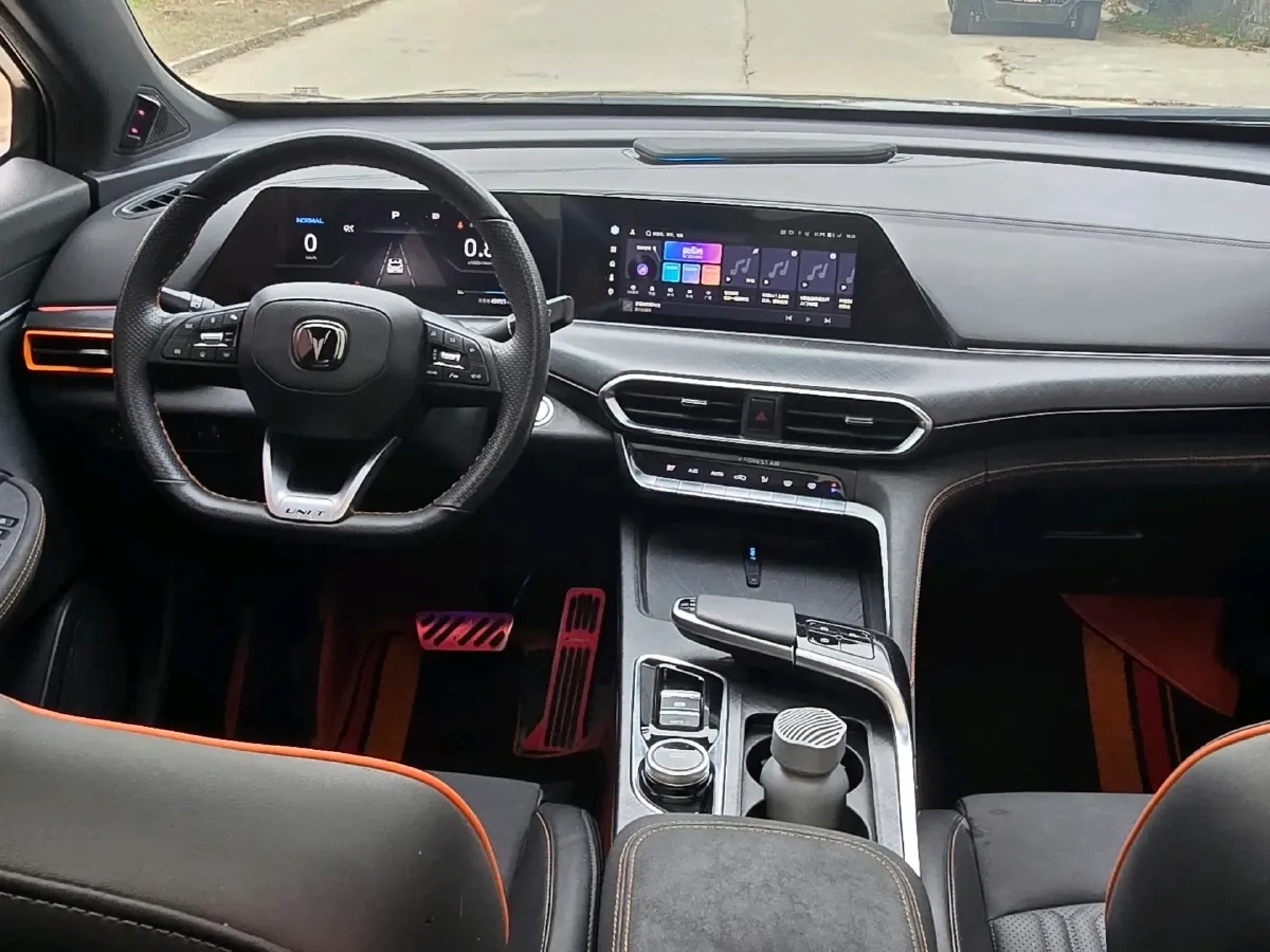 2022 ChangAn UNI-T 1.5T 188HP L4 7DCT,autocango,china used car exporter,china ev exporter,chinese used car exporter,chinese used ev exporter