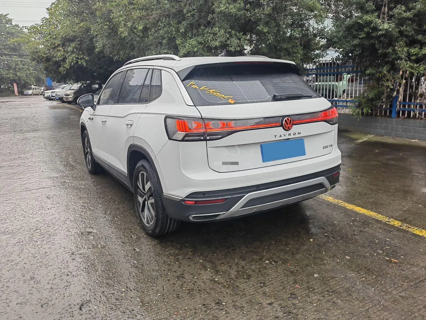 2023 VOLKSWAGEN TAYRON thumbnail 3