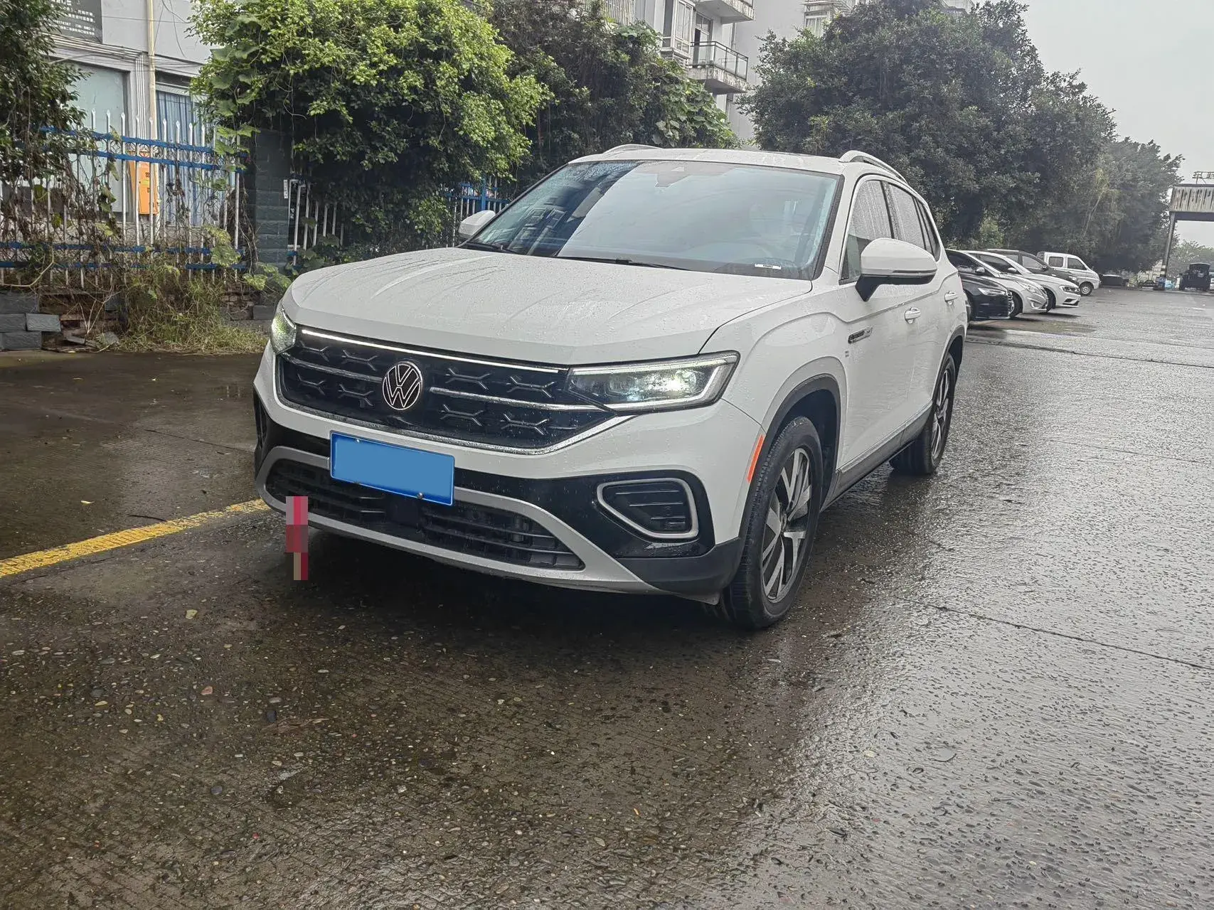 2023 VOLKSWAGEN TAYRON view 1