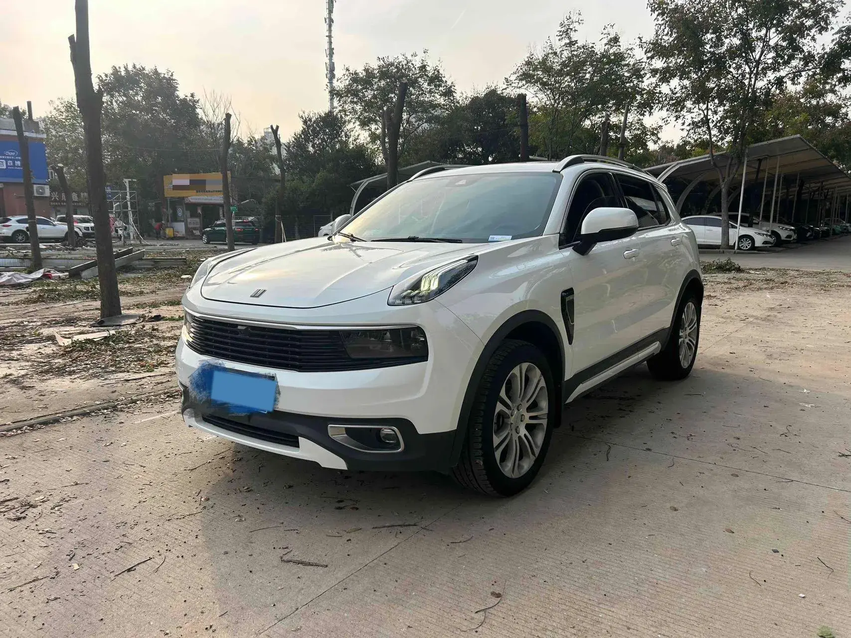 2019 LYNK&CO 01 view 1