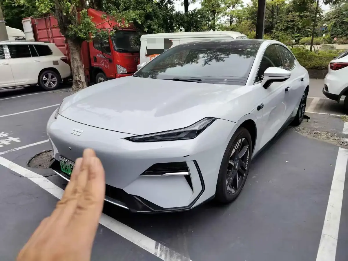 2024 Geely Galaxy E8 BEV 62KWH