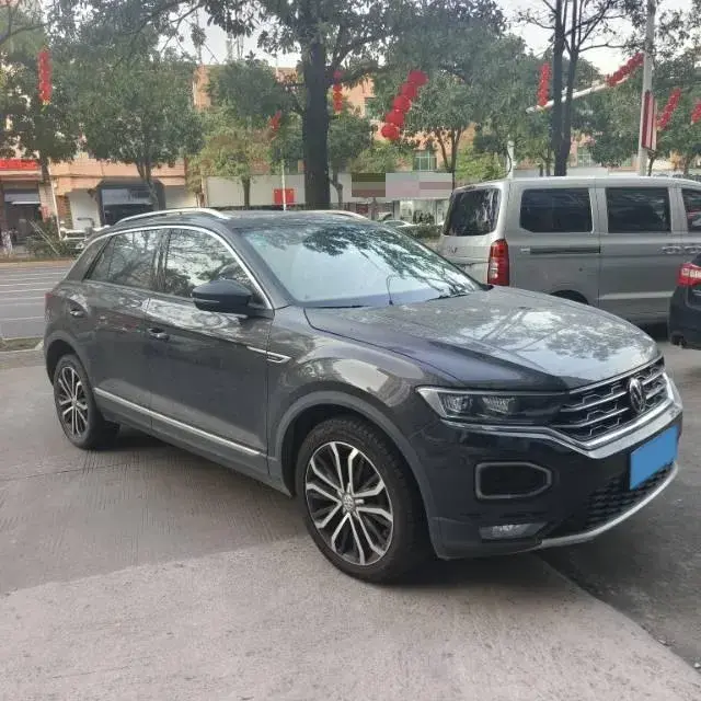 2019 VOLKSWAGEN T-ROC thumbnail 3