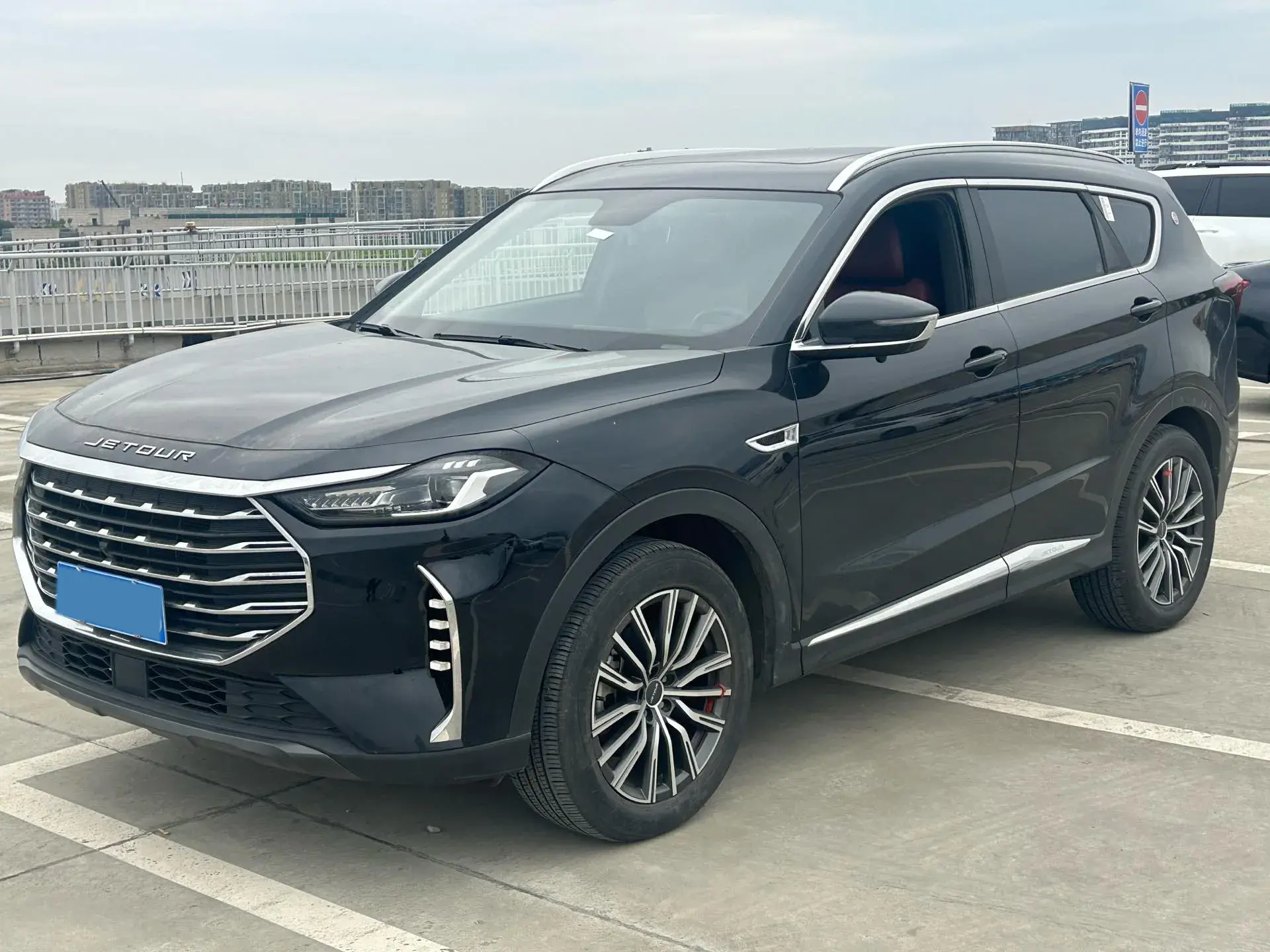 2023 JETOUR X70 view 1