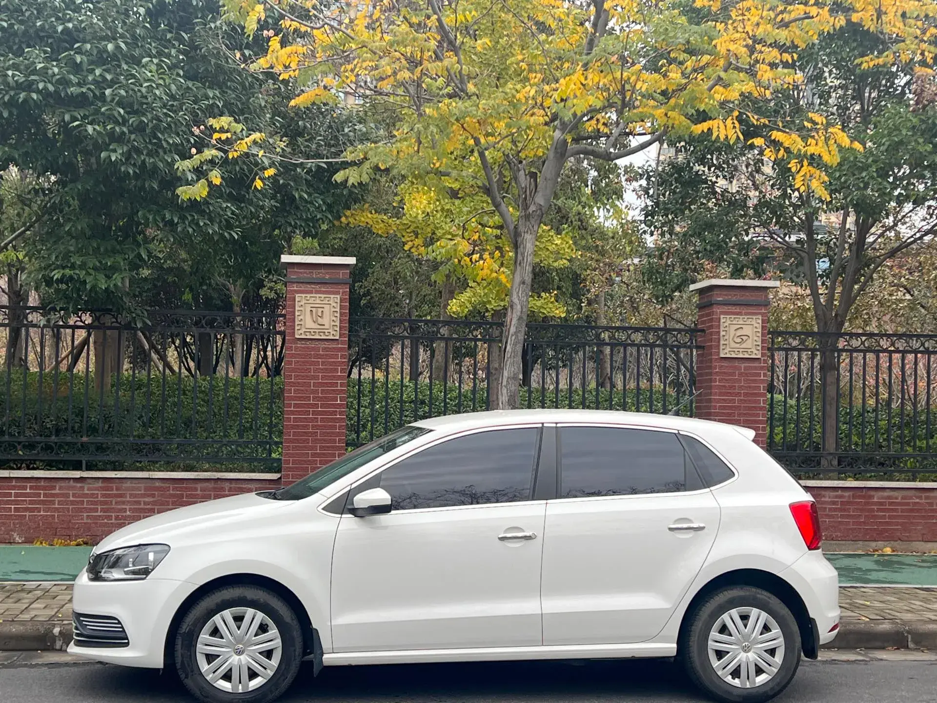 2016 VOLKSWAGEN POLO thumbnail 4