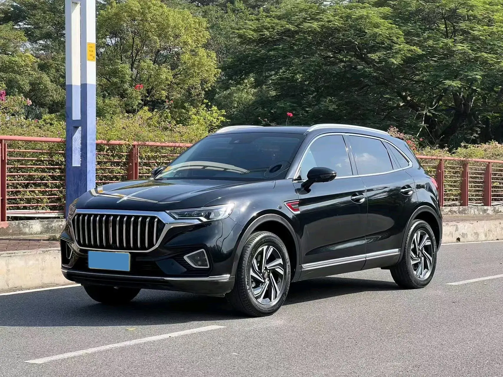 2022 HONGQI HS5 view 1