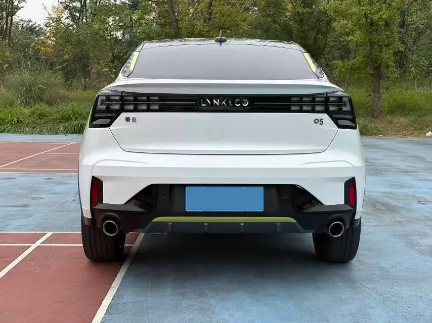 2020 LYNK&CO 05 thumbnail 3