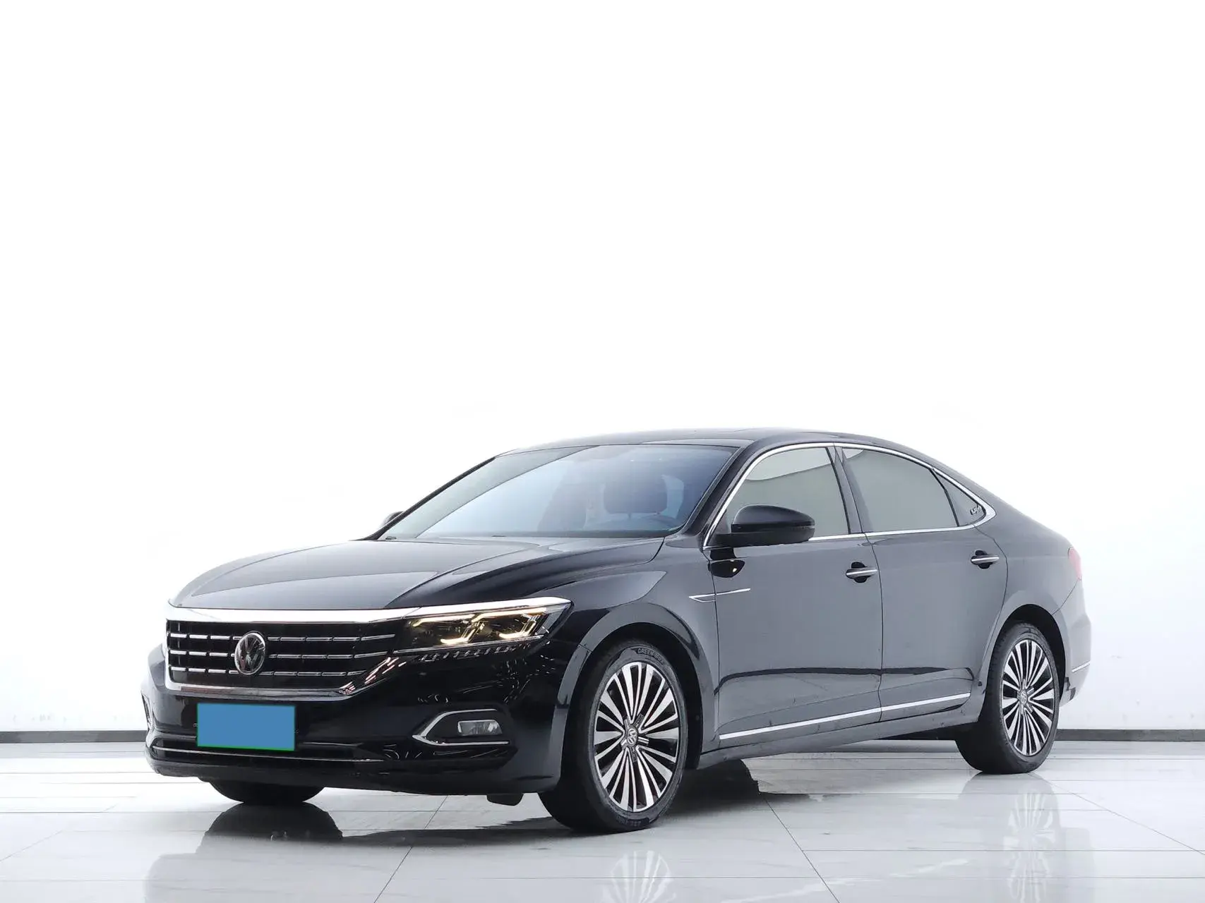 2019 VOLKSWAGEN PASSAT view 1