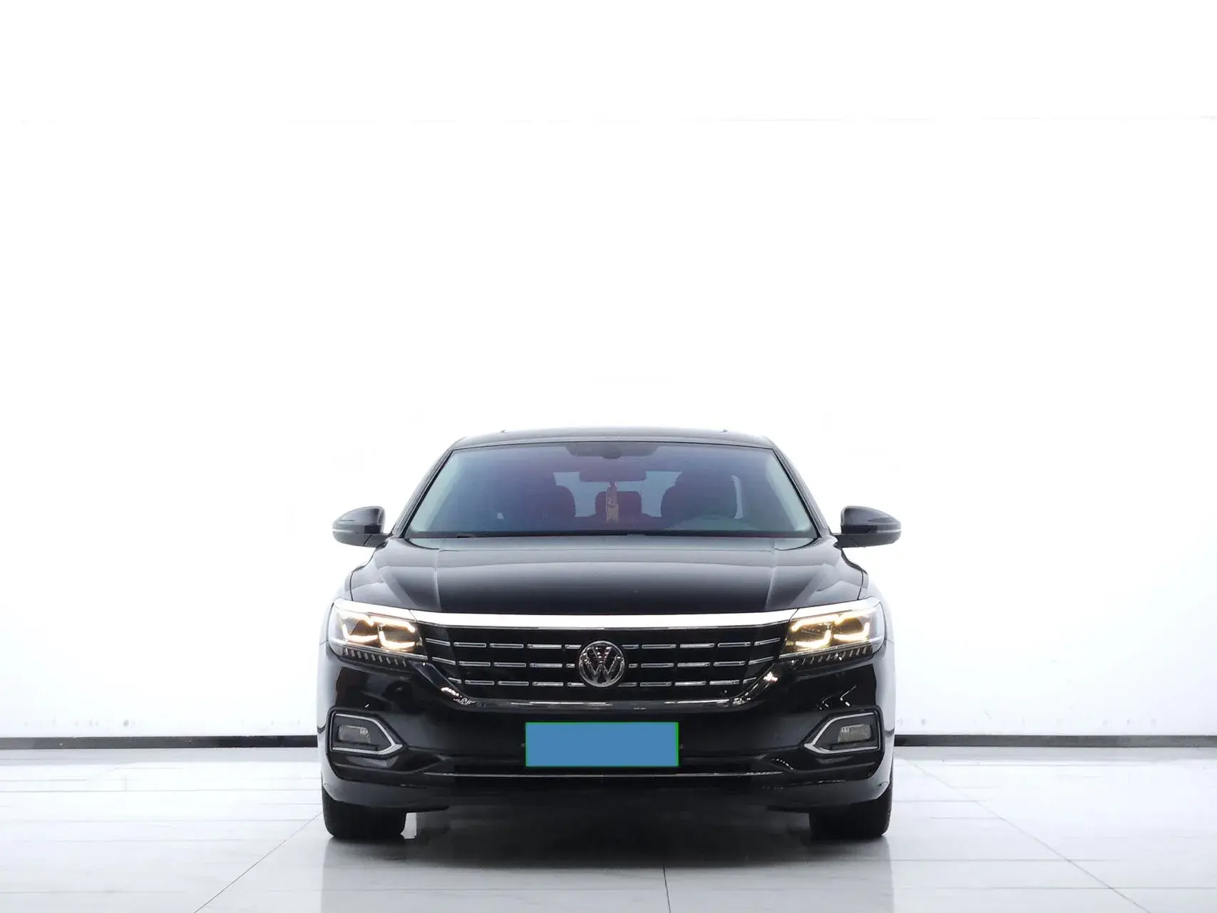 2019 VOLKSWAGEN PASSAT thumbnail 2