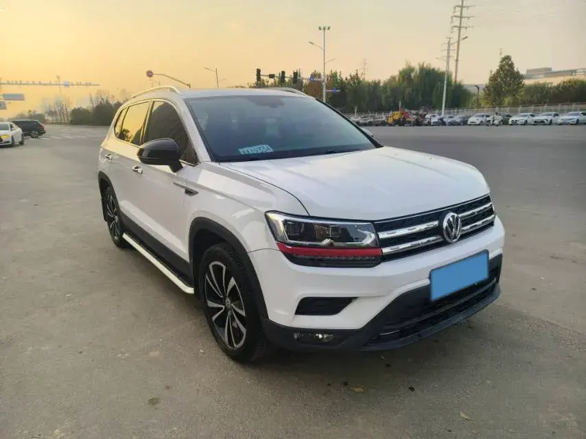 2019 VOLKSWAGEN THARU thumbnail 3