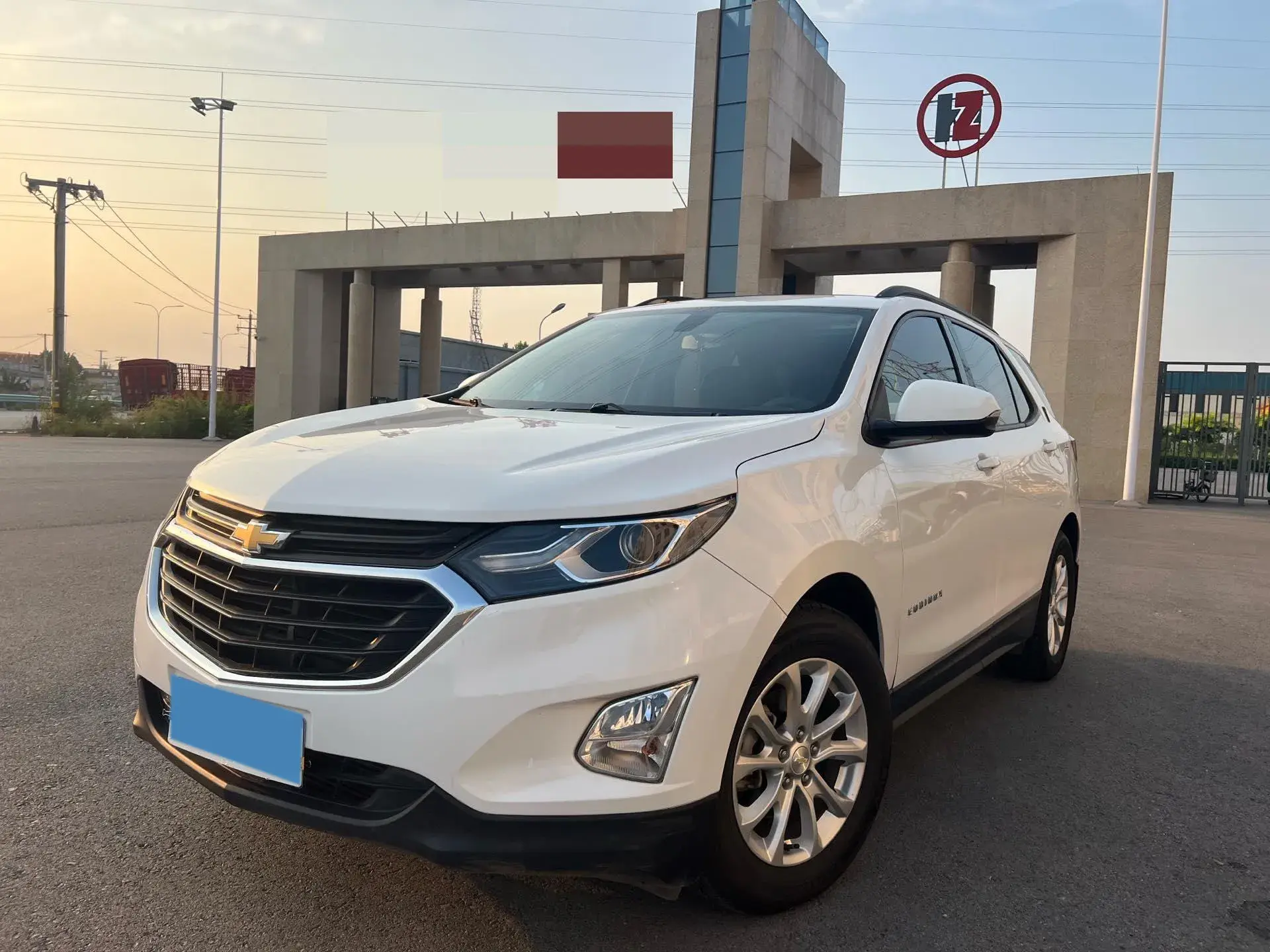 2019 CHEVROLET EQUINOX view 1