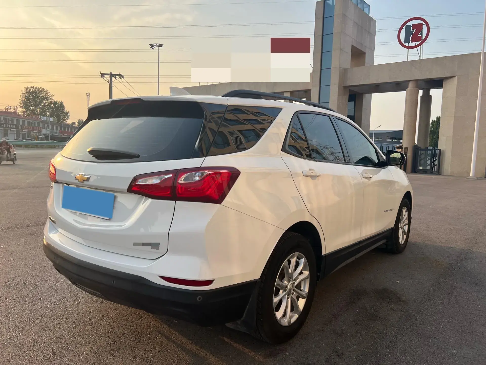 2019 CHEVROLET EQUINOX thumbnail 4