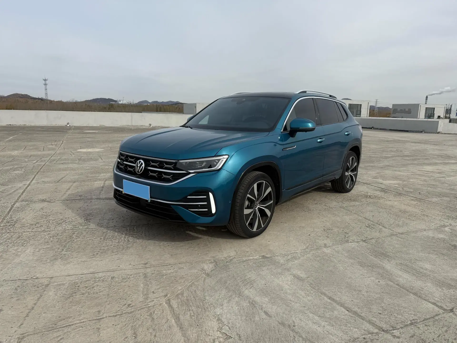 2023 VOLKSWAGEN TAYRON view 1