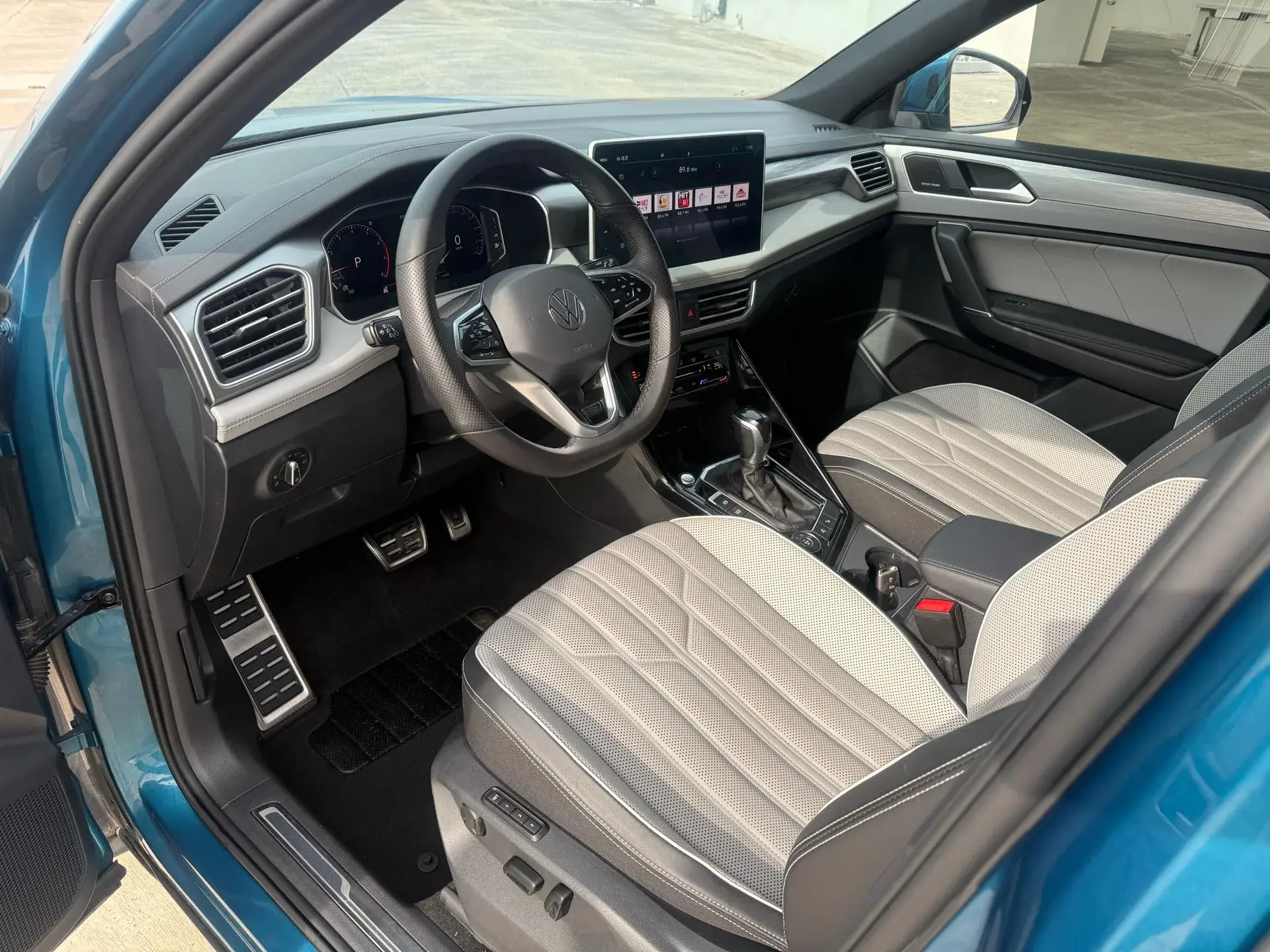 2023 VOLKSWAGEN TAYRON thumbnail 4