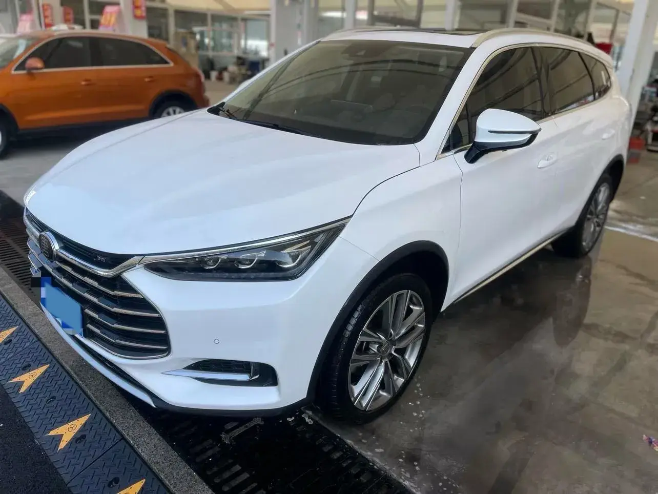 2019 BYD TANG view 1