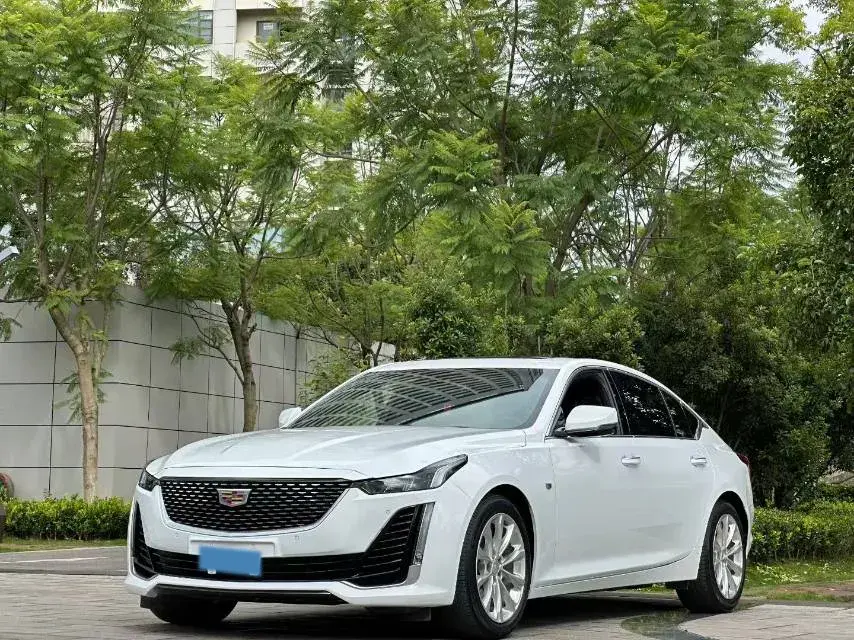 2022 Cadillac CT5 2.0T 237HP L4 10AT