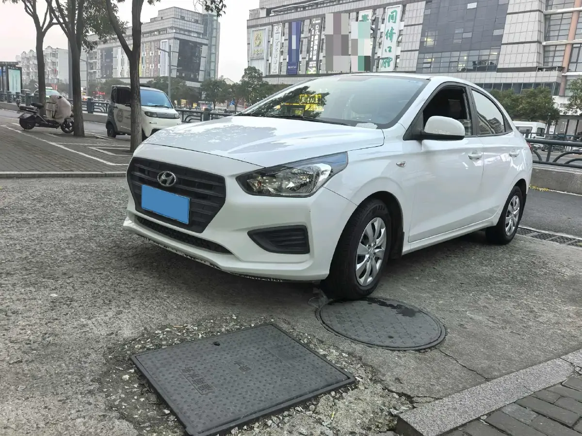 2017 Hyundai Reina 1.4L 95HP L4 5MT