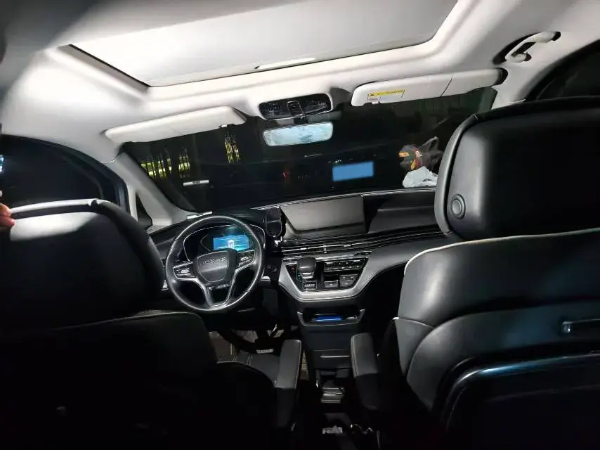 2022 ROEWE IMAX8 thumbnail 3