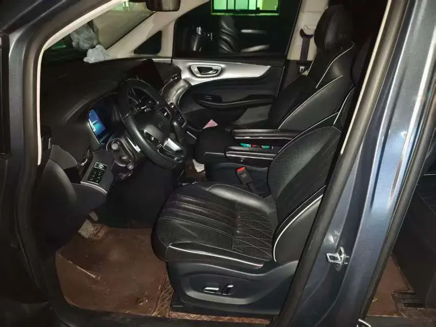 2022 ROEWE IMAX8 thumbnail 4