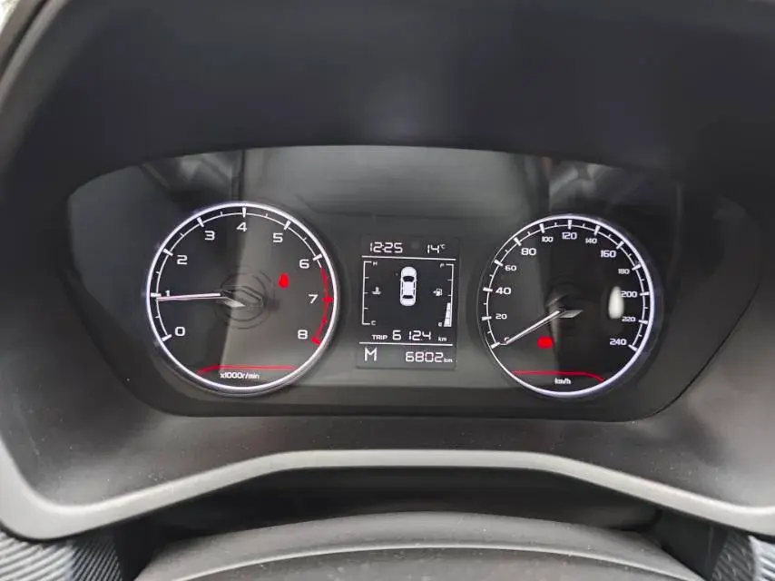 2025 GEELY EMGRAND thumbnail 4