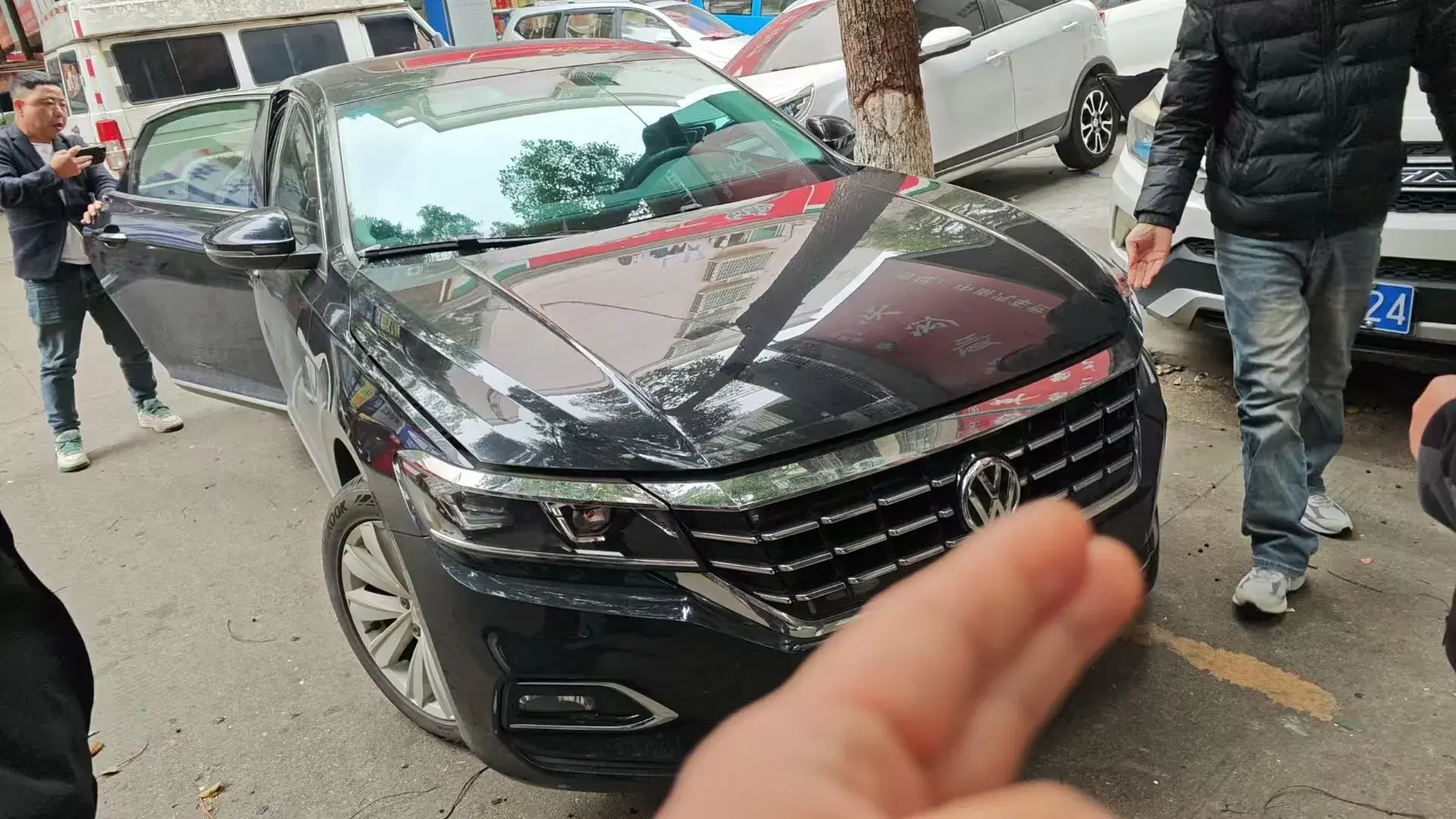 2019 VOLKSWAGEN PASSAT thumbnail 2