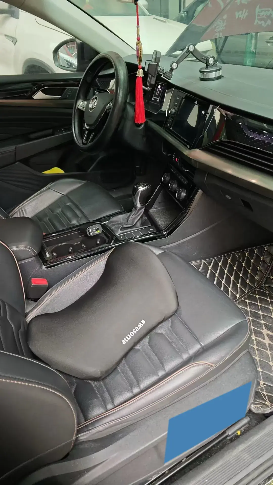 2019 VOLKSWAGEN PASSAT thumbnail 3