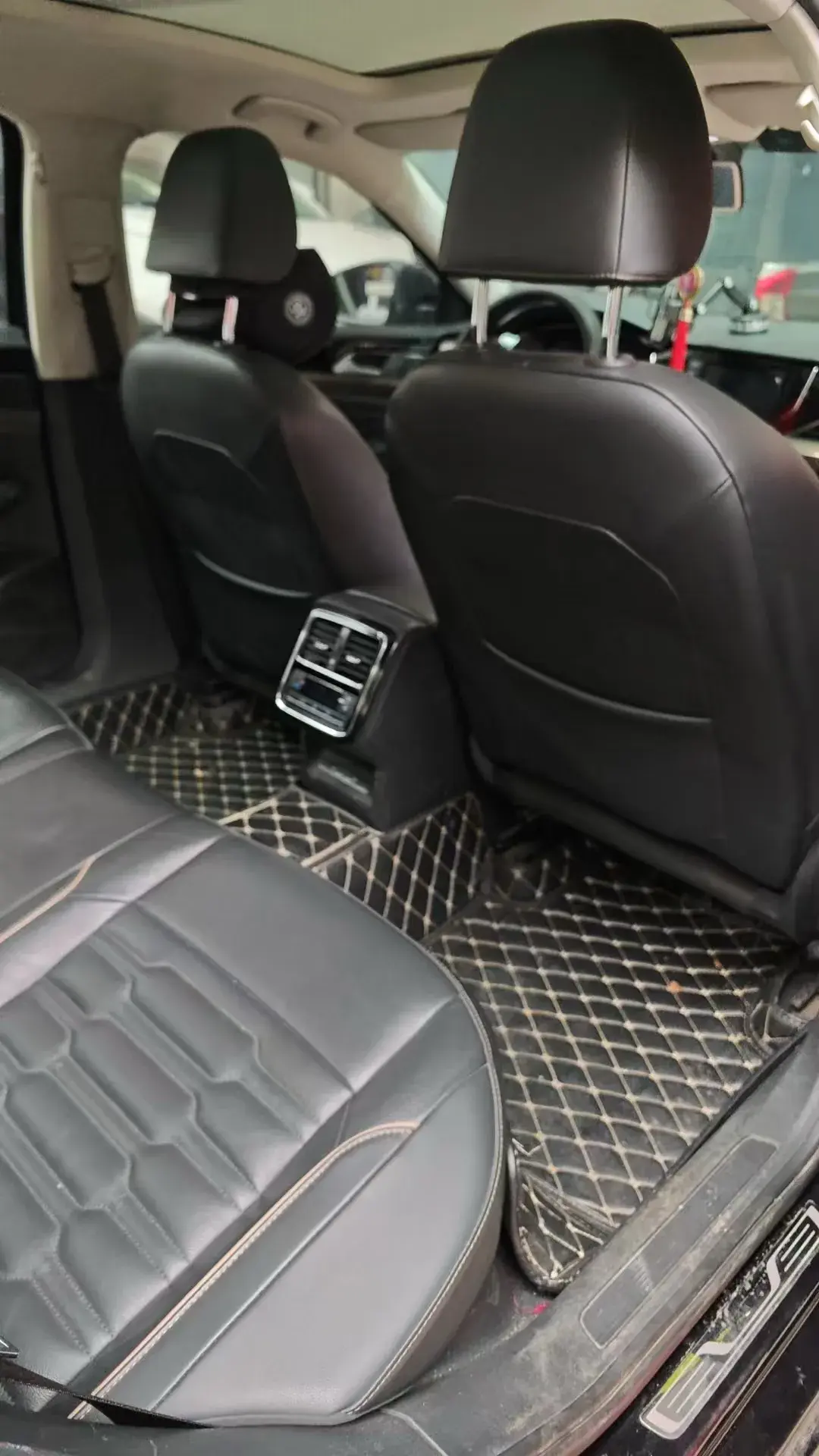 2019 VOLKSWAGEN PASSAT thumbnail 4