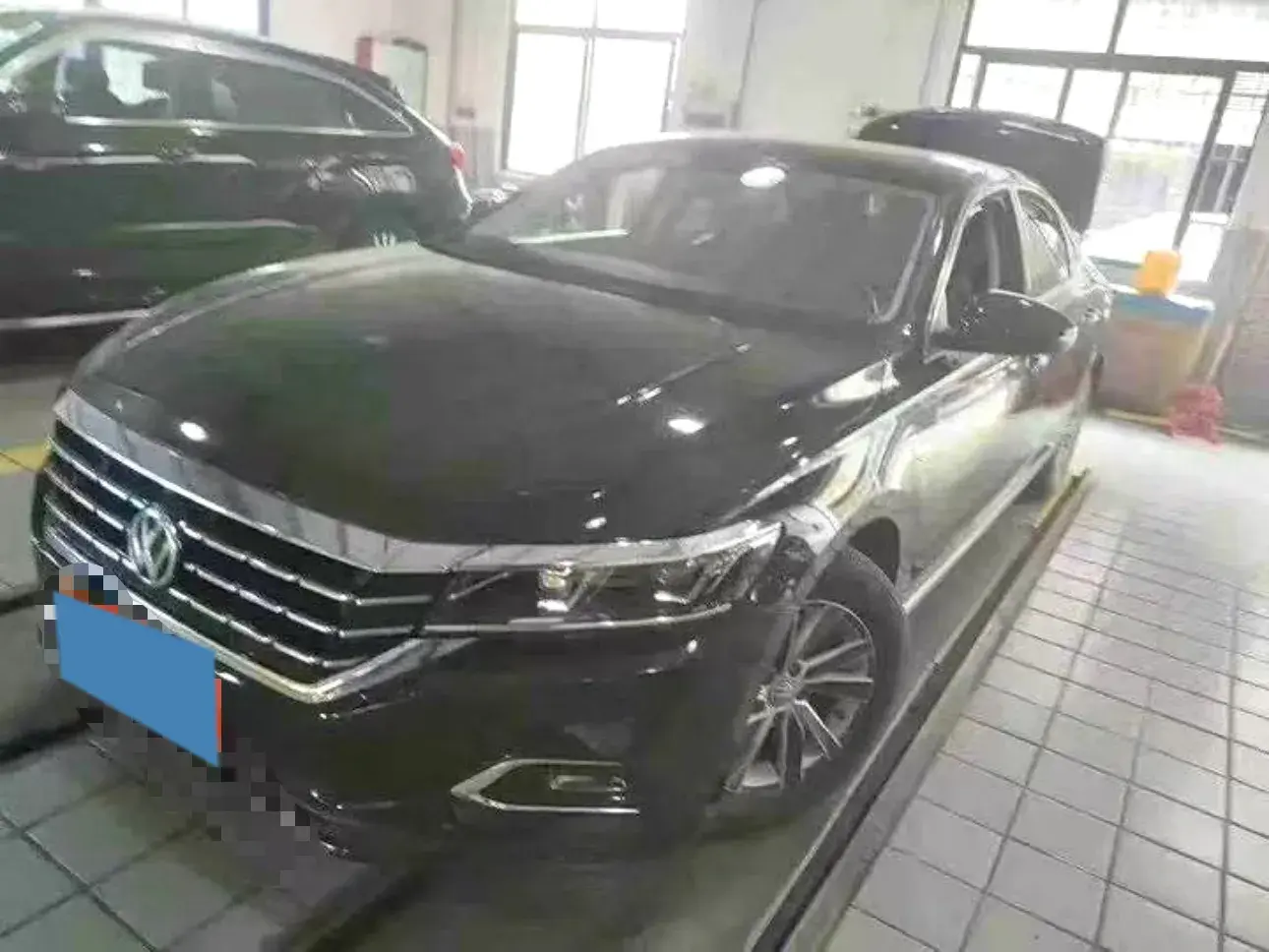 2019 VOLKSWAGEN PASSAT view 1