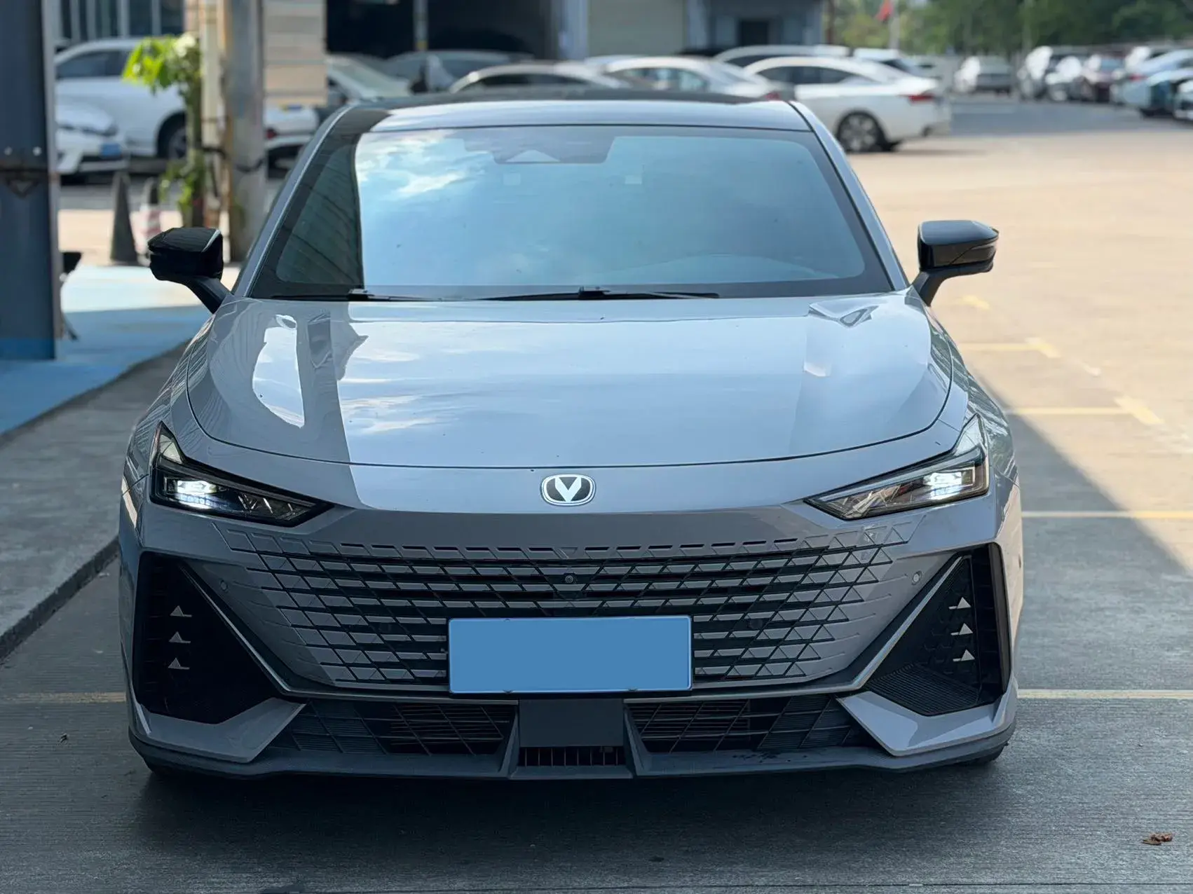 2022 CHANGAN UNI-V thumbnail 2