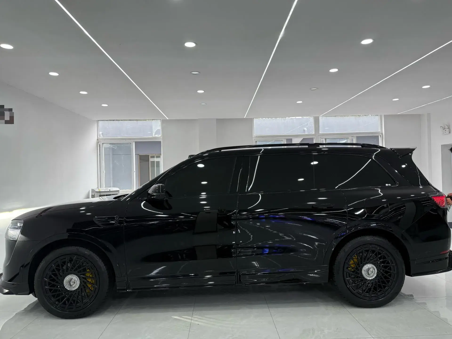 2025 AITO AITO thumbnail 2