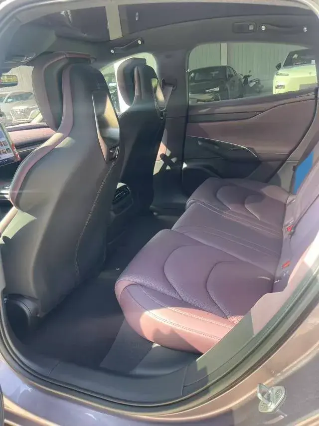 2024 MI SU7 thumbnail 3