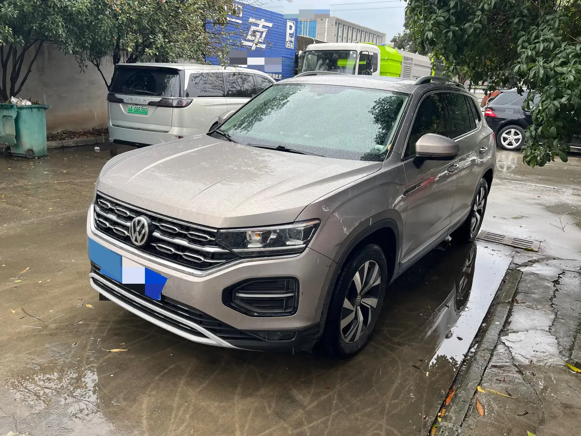 2020 VOLKSWAGEN TAYRON view 1