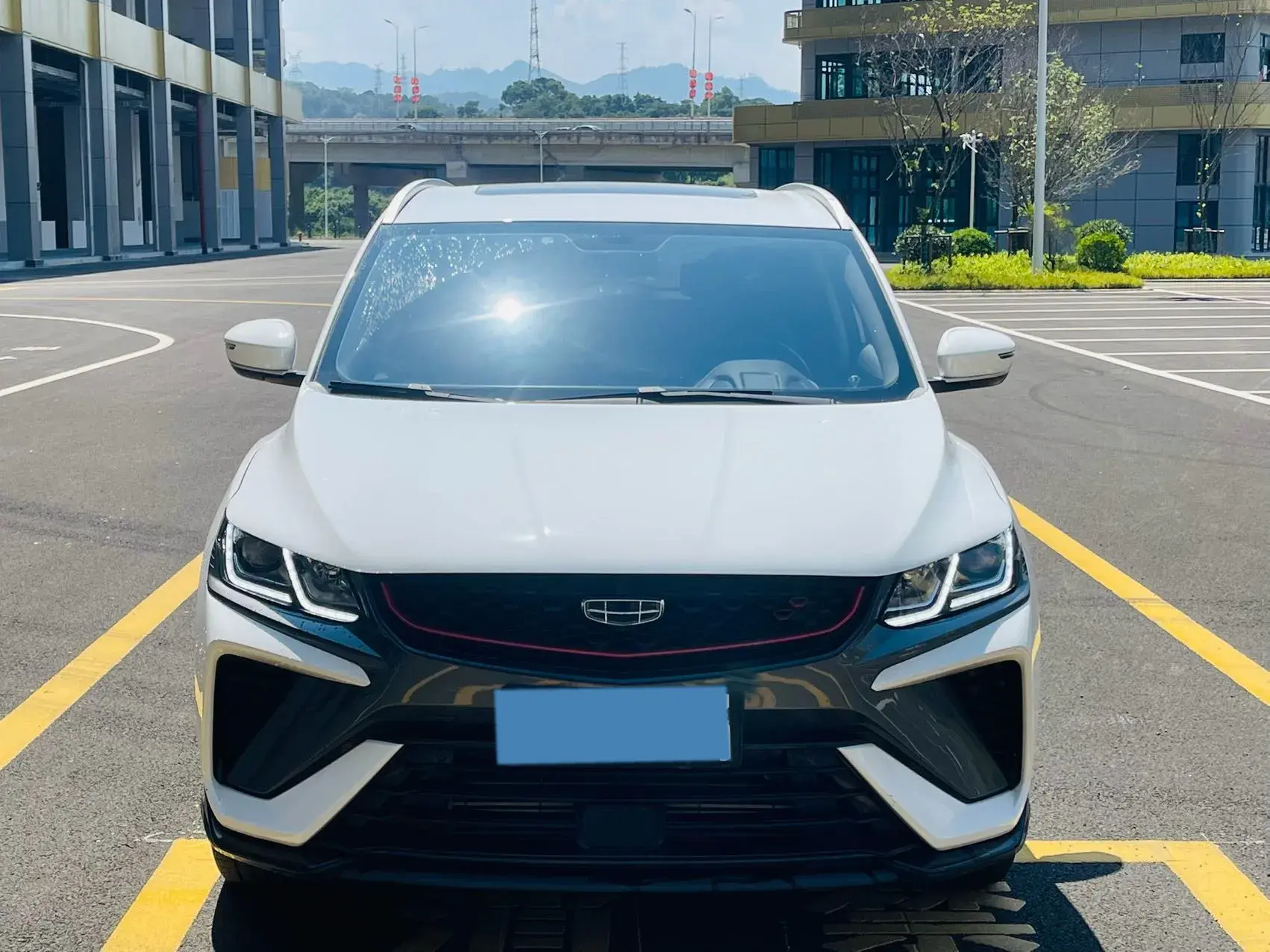 2021 GEELY COOLRAY thumbnail 2