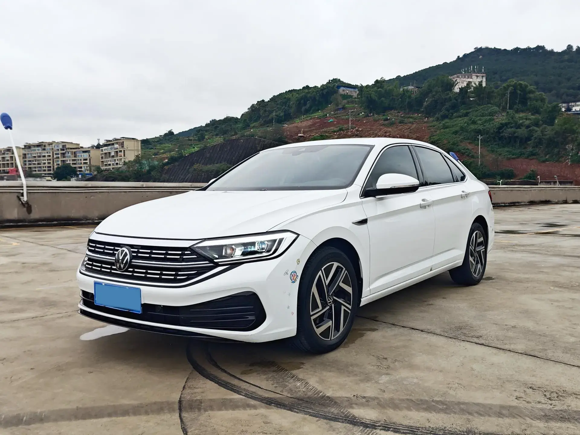 2023 VOLKSWAGEN SAGITAR view 1