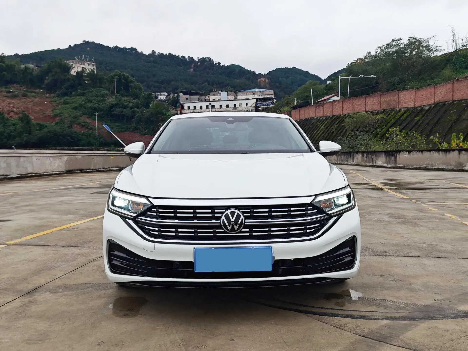 2023 VOLKSWAGEN SAGITAR thumbnail 2