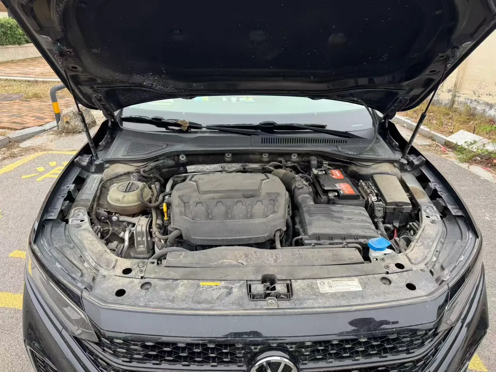 2023 VOLKSWAGEN PASSAT thumbnail 2