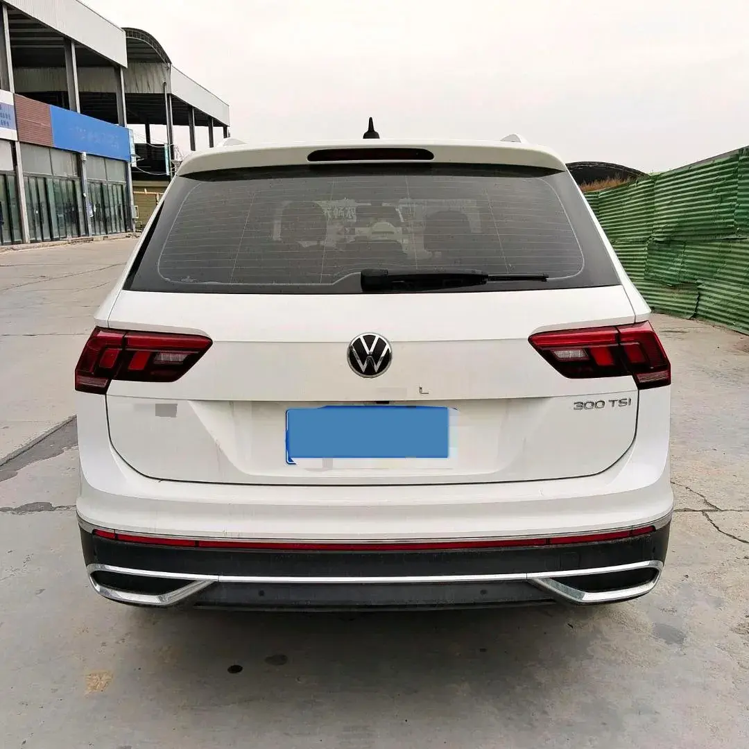 2023 VOLKSWAGEN TIGUAN thumbnail 4