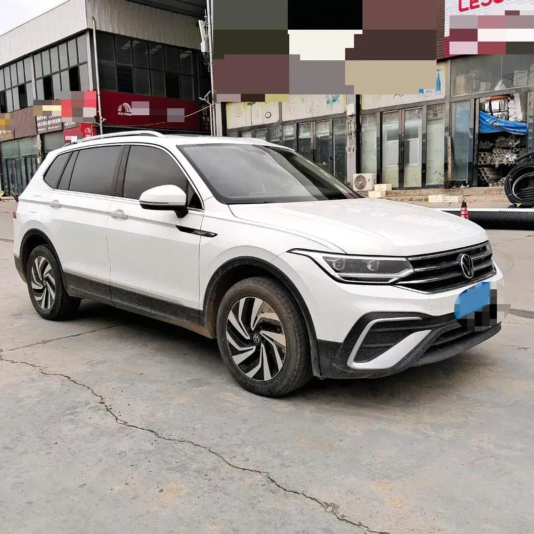2023 VOLKSWAGEN TIGUAN thumbnail 3