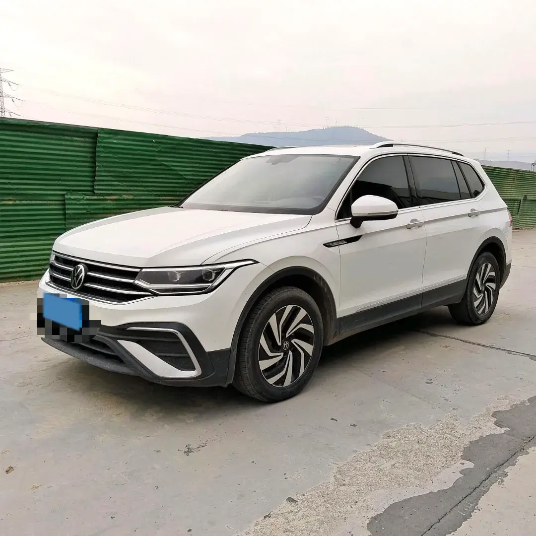 2023 VOLKSWAGEN TIGUAN view 1