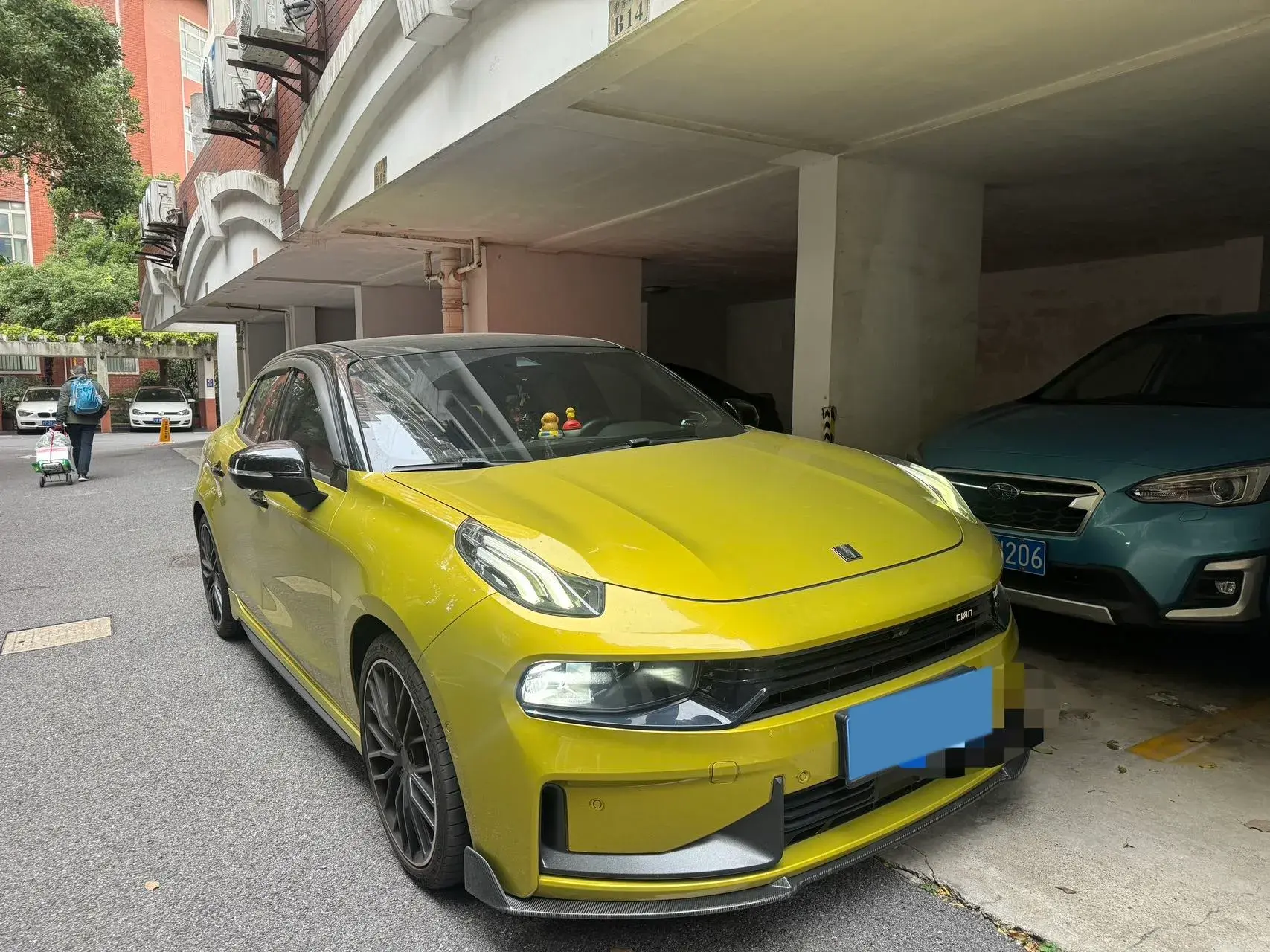 2019 LYNK&CO 03 thumbnail 3